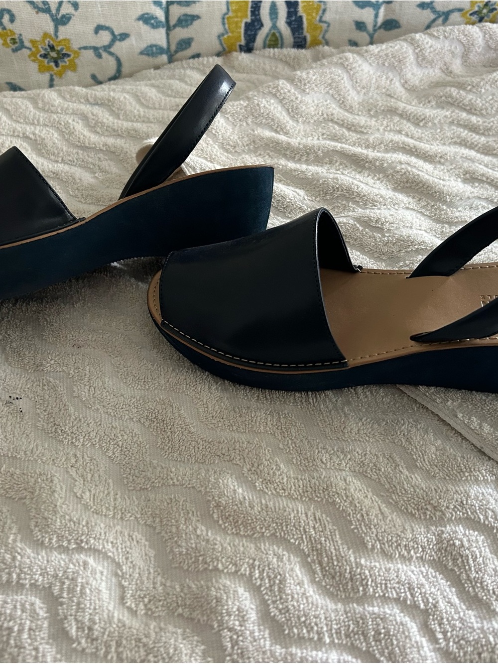 Kenneth Cole Reaction navy blue Open-Toe Slingback Wedge Mules